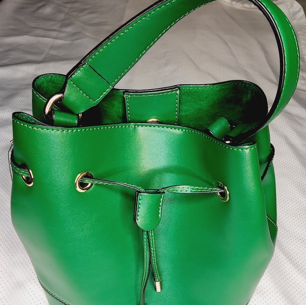 Danier Leather Bucket Bag - Picture 8 of 14